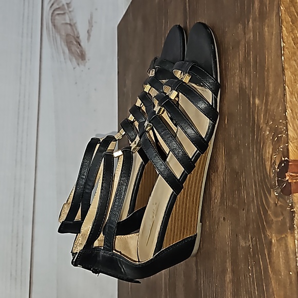 Charming Charlie Black Strappy Gladiator Wedge - Size 10 - Picture 3 of 13